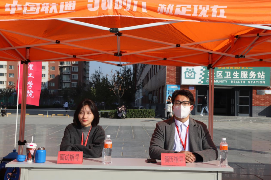 bat365官方官网“金秋启航，才聚保理”  2025届毕业生秋季线下双选会隆重举办