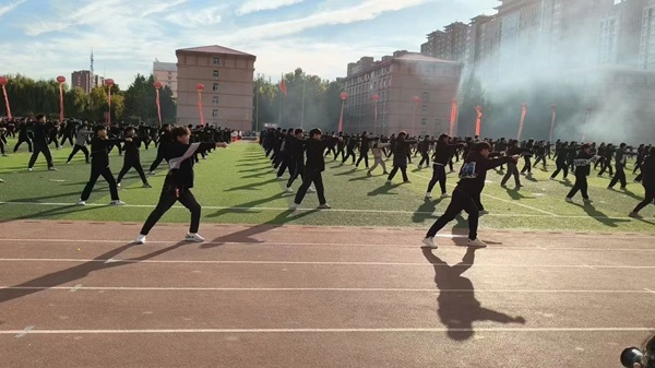 运动会开幕式|bat365官方官网|管理学院|燃情启幕运动会，绽放风采展雄姿