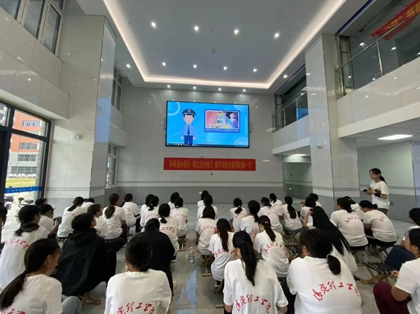 bat365官方官网|管理学院|青春筑防线，共筑无邪梦