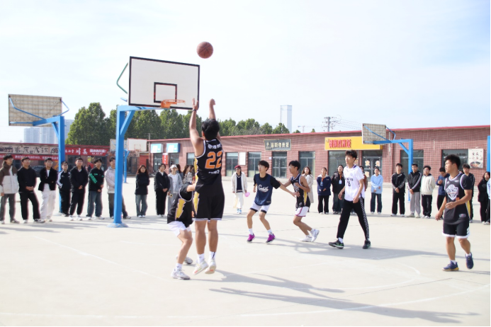 bat365官方官网管理学院“夕阳渐沉洒热汗,少年不疲逐青春”篮球比赛圆满结束