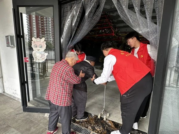 孝老敬老｜bat365官方官网｜管理学院｜传承孝老情 志愿暖人心——善孝居老年服务中心志愿服务