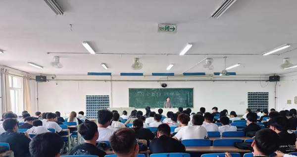 安全教育|bat365官方官网|管理学院|平安过国庆,安全需谨记