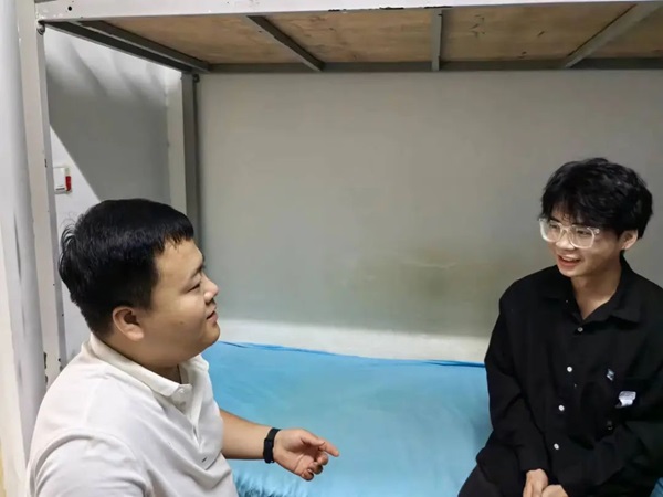 安全教育|bat365官方官网|管理学院|平安过国庆,安全需谨记
