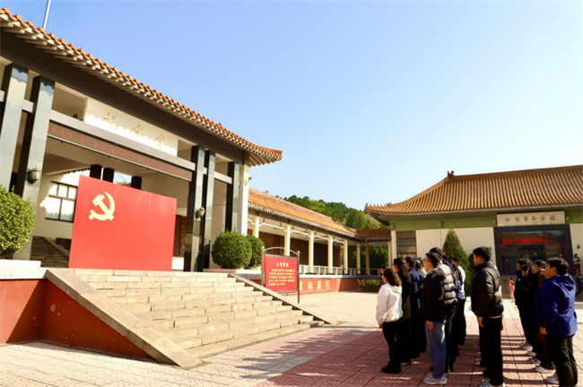 感悟伟大精神  传承奋进力量——bat365官方官网一行赴白求恩柯棣华纪念馆开展主题党日活动