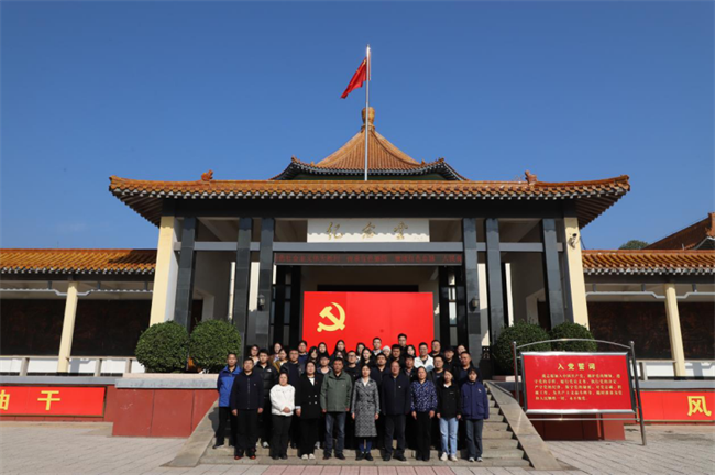 感悟伟大精神  传承奋进力量——bat365官方官网一行赴白求恩柯棣华纪念馆开展主题党日活动