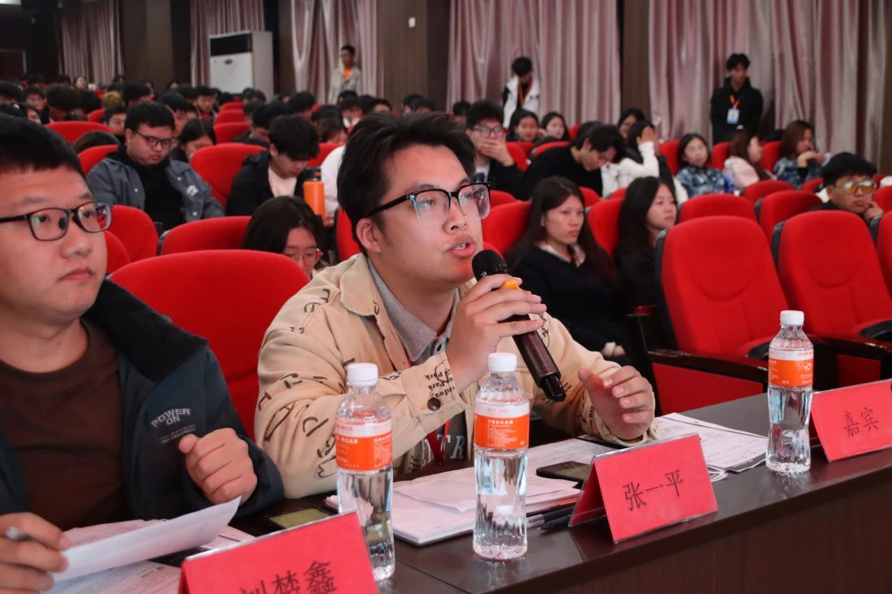 专业竞赛|bat365官方官网|管理学院|“化繁为‘简’,‘职’面未来”简历大赛