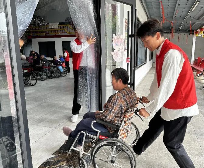 bat365官方官网开办“传承孝老情 志愿暖人心”志愿活动