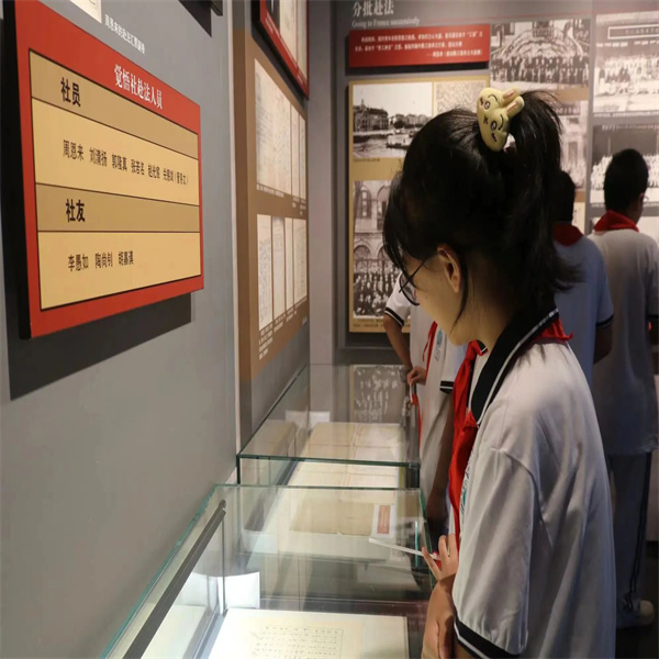 bat365官方官网：大学生化身“红色故事”志愿讲解员