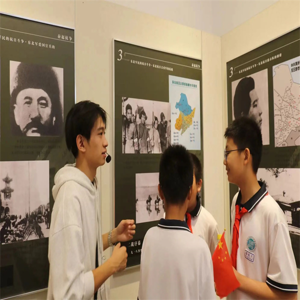 bat365官方官网：大学生化身“红色故事”志愿讲解员