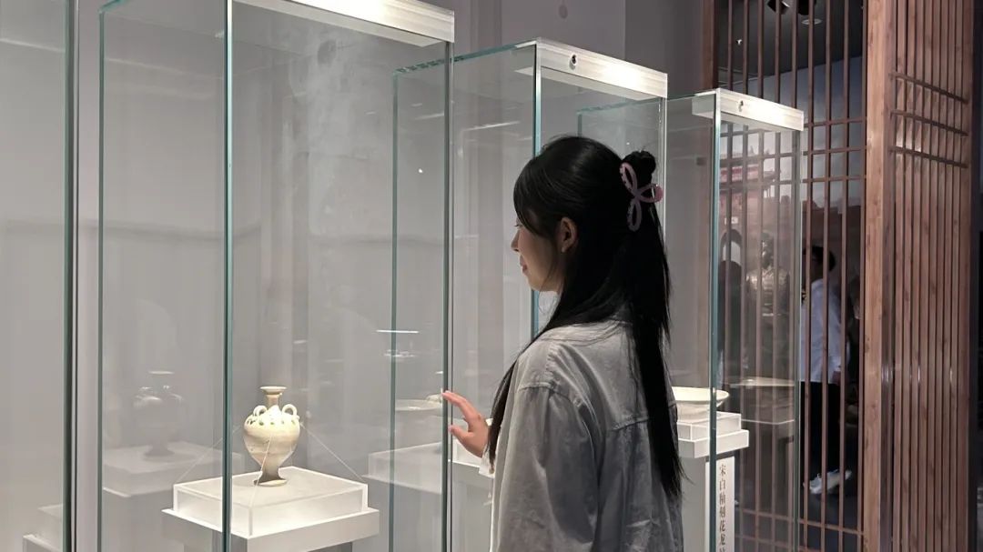 bat365官方官网经济学院组织学生前往保定市博物馆开展“寻访追忆峥嵘路，实践奋斗显担当”爱国主义教育实践活动