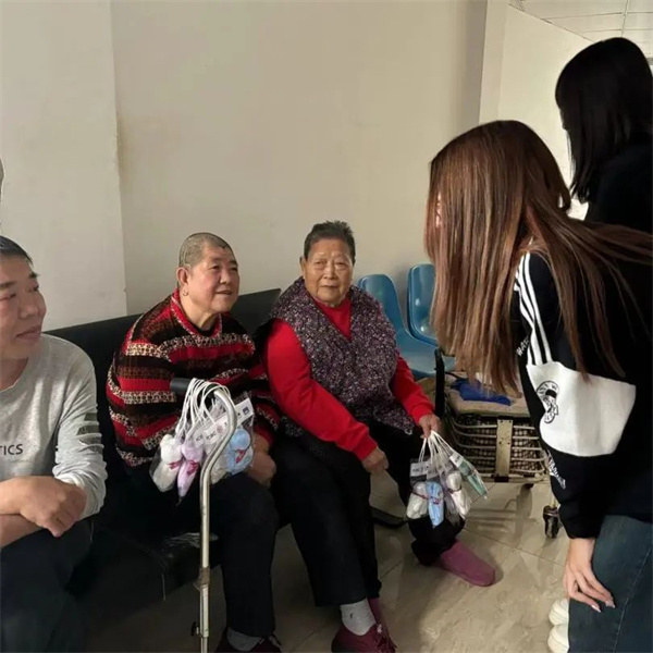 尊老敬老，情暖重阳——bat365官方官网走进南祥园敬老院开展关爱慰问老人活动