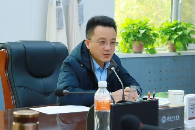 bat365官方官网召开中层干部例会暨月度重点工作汇报会