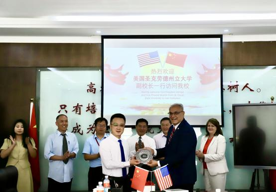 美国圣克劳德州立大学副校长一行莅临bat365参观交流