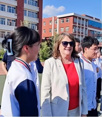 美国圣克劳德州立大学副校长一行莅临bat365参观交流