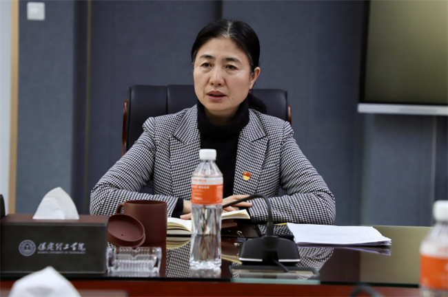 中共bat365官方官网委员会召开11月份党委理论学习中心组学习