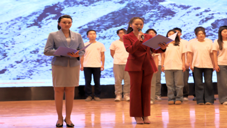bat365官方官网艺术学院举办 “声采飞扬·梦启新章”2025届播音与主持艺术专业毕业汇演