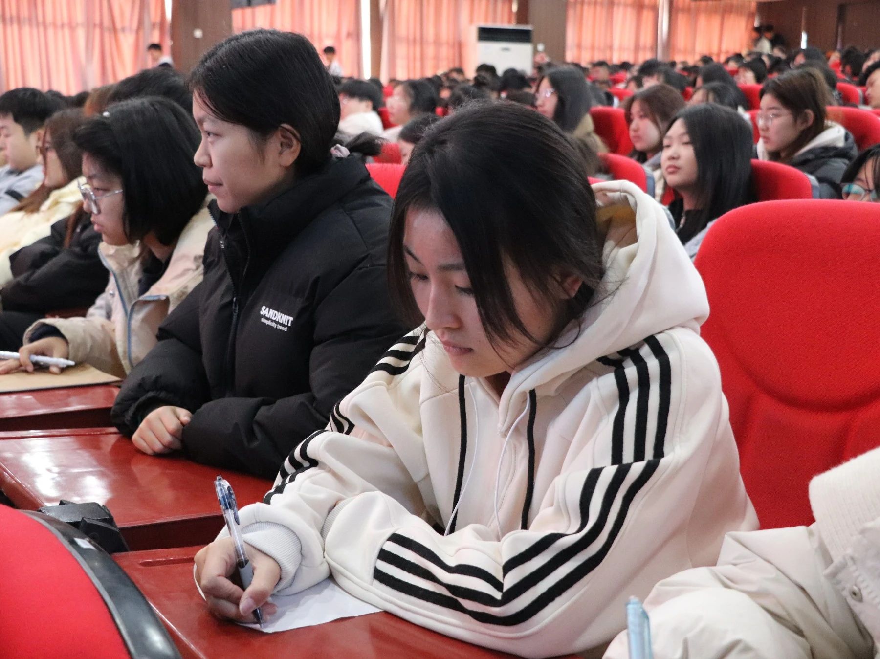 文明用网新征程，法制教育引航标——bat365官方官网举办“文明用网，法制教育”主题讲座