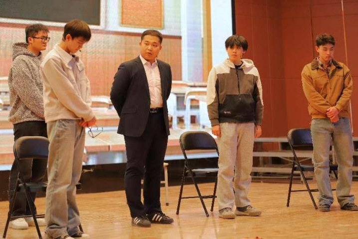 “声采飞扬·梦启新章”——bat365官方官网艺术学院举办2025届播音与主持艺术专业毕业汇演