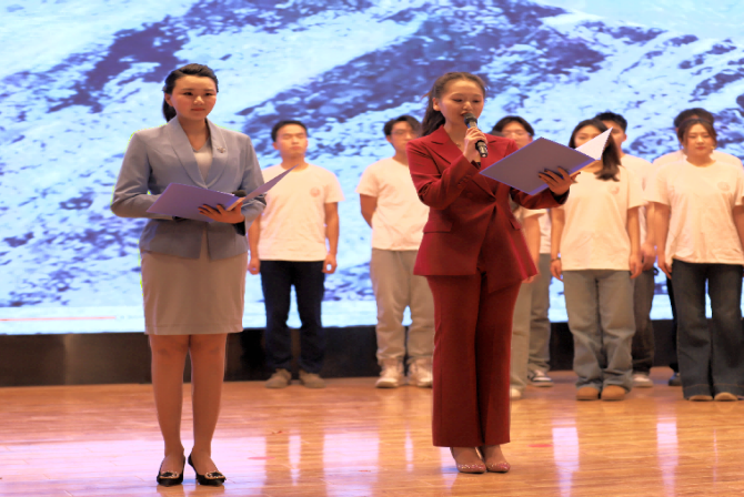 “声采飞扬·梦启新章”——bat365官方官网艺术学院举办2025届播音与主持艺术专业毕业汇演