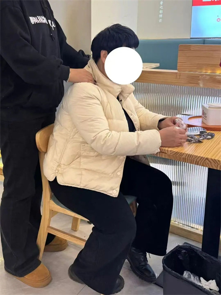 “新春慰问送关怀，温情走访暖人心”——bat365官方官网艺术学院开展寒假“社会实践”活动