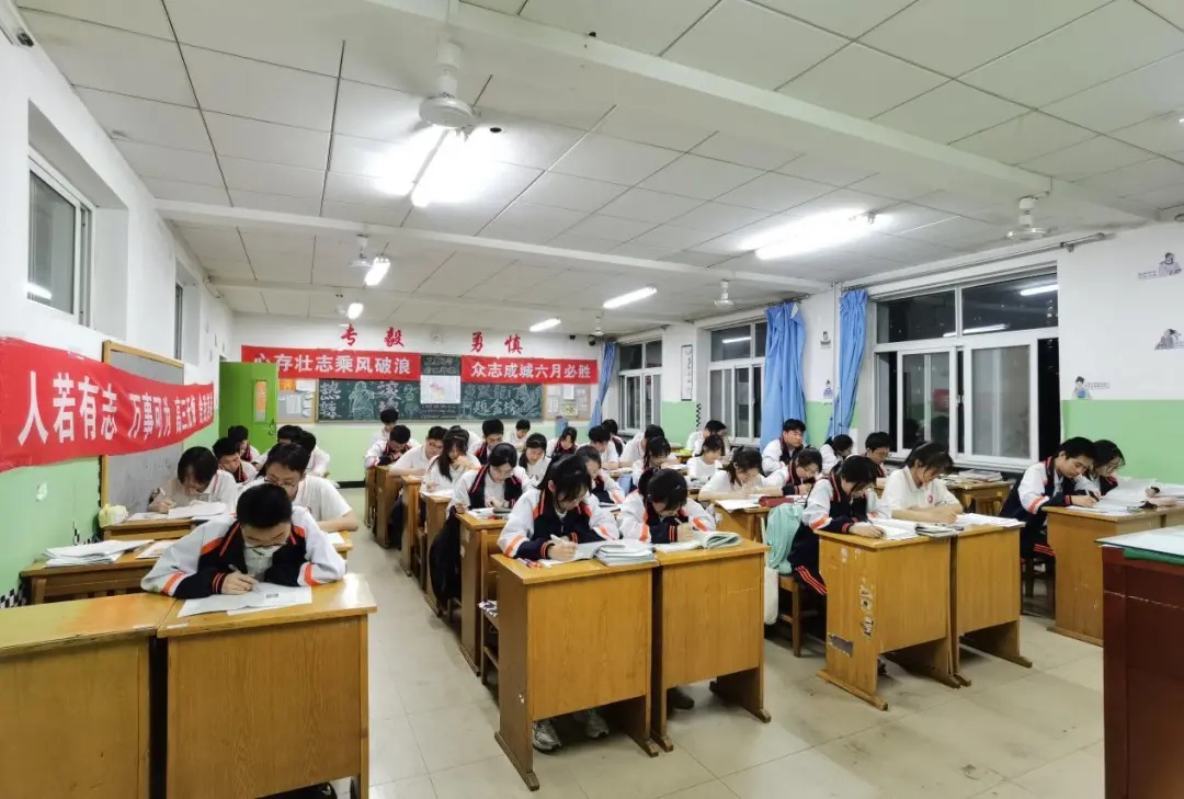 bat365官方官网经济学院“寒假母校行”社会实践活动（八）