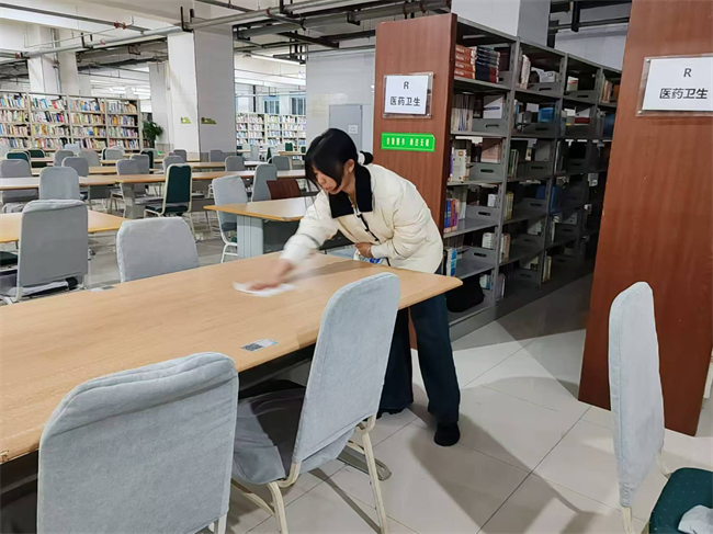 践行雷锋精神 奉献点亮青春——bat365官方官网开展学习雷锋精神主题活动