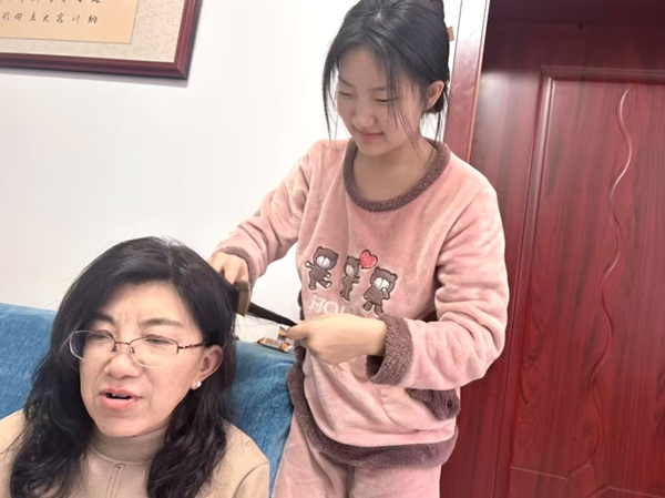 孝老爱亲（四）|bat365官方官网|管理学院|养成教育育新苗，孝亲之举暖亲情