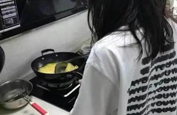 孝老爱亲(六)|bat365官方官网|管理学院|孝老之行践于微，爱亲之情暖人心