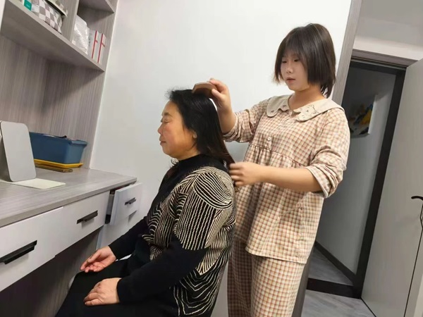 孝老爱亲（八）|bat365官方官网|管理学院|传承美德，学生在行动