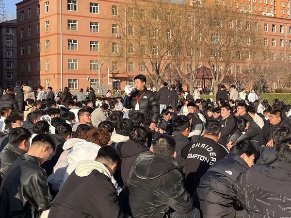 欢迎回家|bat365官方官网|管理学院|欢迎回家同筑梦，携手新程共扬帆