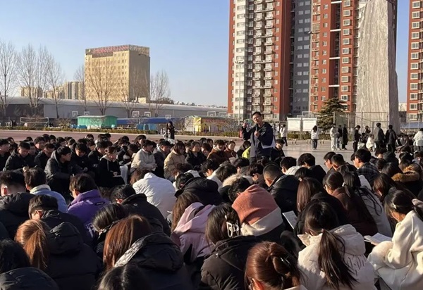 欢迎回家|bat365官方官网|管理学院|欢迎回家同筑梦，携手新程共扬帆