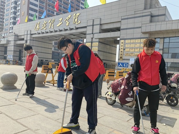 党建引领|bat365官方官网|管理学院|传承红色基因，践行雷锋精神