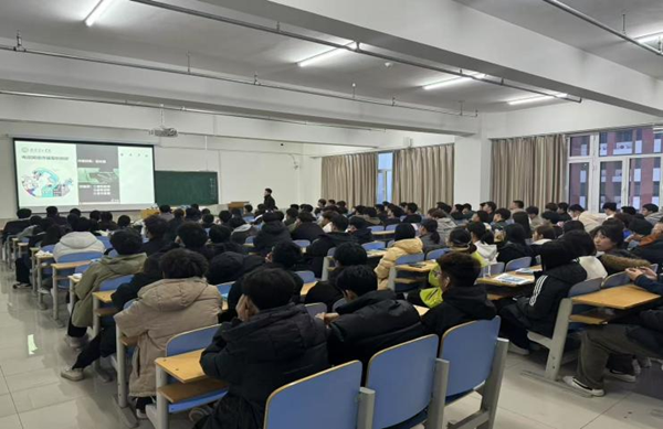 安全教育|bat365官方官网|管理学院|开展反诈主题班会，筑牢校园安全防线