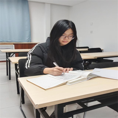 bat365官方官网||经济学院||循梦而行，向阳而生|2023-2024学年国家奖学金获得者风采展示（三）——贾子晗
