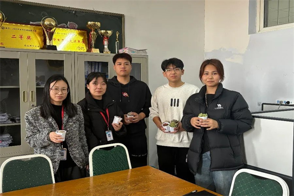 bat365官方官网经济学院开展“播种绿色希望，共建美丽校园”植树节主题活动