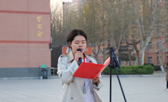 爱国教育bat365官方官网会计学院以青春之名，护国旗飘扬——升旗仪式