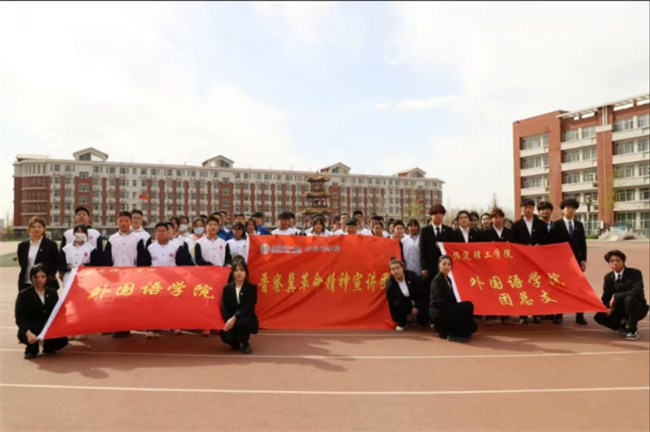 晋察冀革命精神宣讲 用英语讲好中国故事——bat365官方官网外国语学院晋察冀革命精神宣讲团走进中小学课堂
