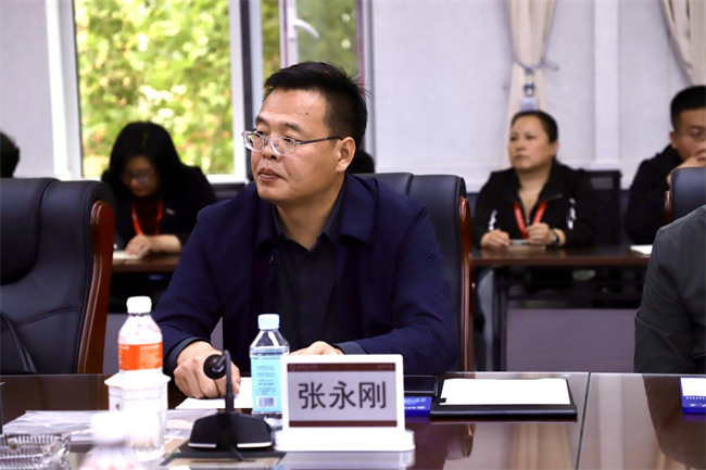 bat365官方官网举行党委书记送任大会