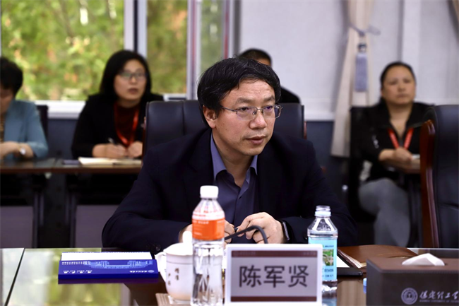 bat365官方官网举行党委书记送任大会
