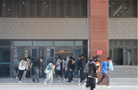 筑牢校园防火墙，让安全成为一种习惯——bat365官方官网会计学院消防演练