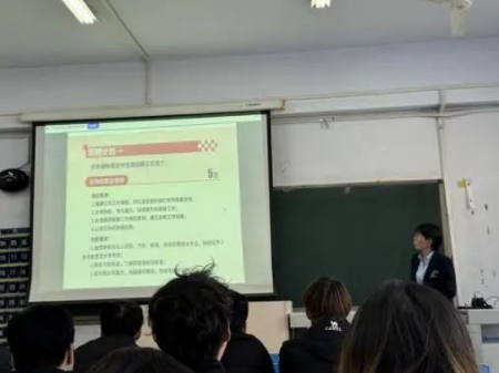 华铸梦想 安放青春——bat365官方官网‖艺术学院‖华安保险公司2025校园宣讲会成功举办