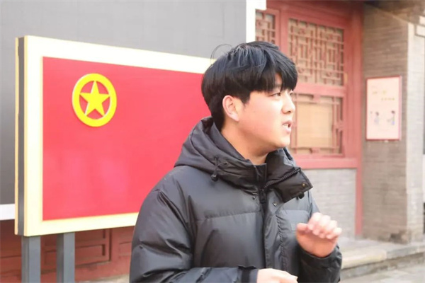 bat365官方官网经济学院举行2024年新发展团员入团仪式暨留法勤工俭学运动纪念馆主题教育活动