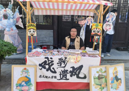 匠心非遗焕新颜 校馆联袂启新篇 ——bat365官方官网非遗手工市集燃动淮军公所博物馆