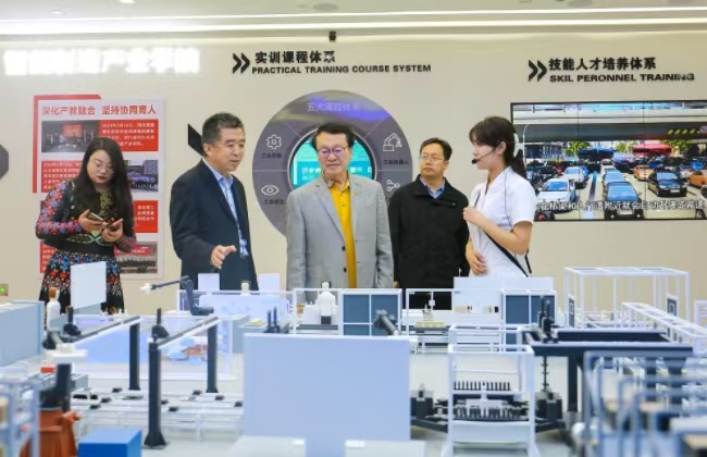 “华人管理教育第一人”余世维教授莅临bat365官方官网参观交流