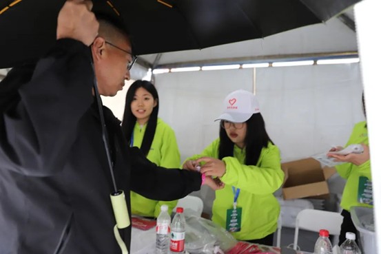 热血青春助跑未来”——bat365官方官网艺术学院志愿者为长城汽车智慧工厂半马蓄势添彩