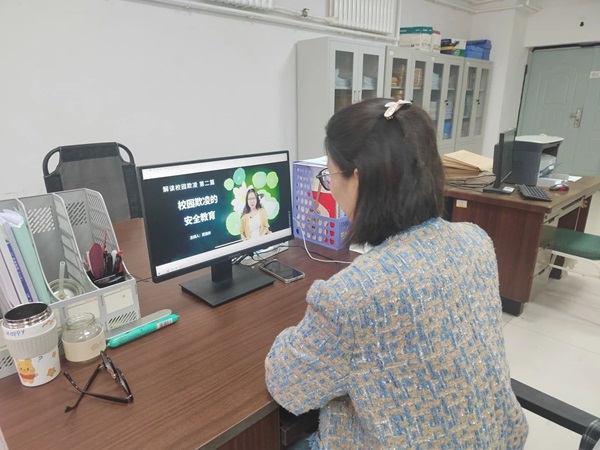 安全教育|bat365官方官网|管理学院|提高安全教育·共建平安校园