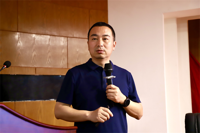 青春筑国防征途启新章——bat365官方官网征兵宣传进校园
