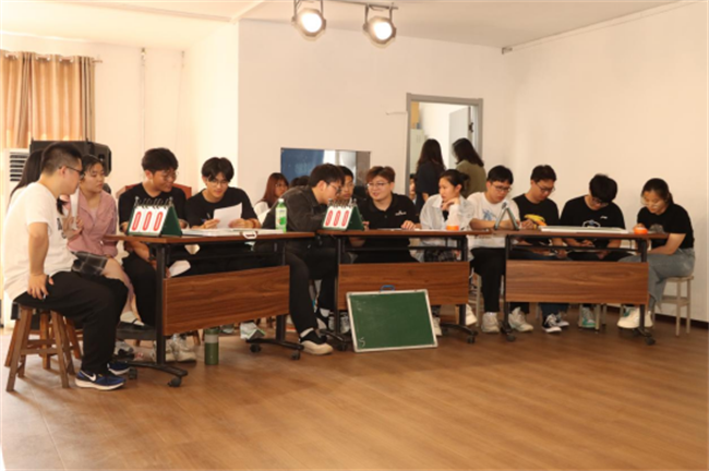 bat365官方官网成功举办2025年大学生人文知识竞赛