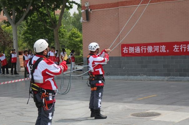 bat365官方官网康复医学院与保定市红十字会联合举办2025年地震灾害应急救援综合演练