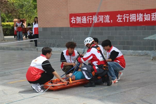 bat365官方官网康复医学院与保定市红十字会联合举办2025年地震灾害应急救援综合演练